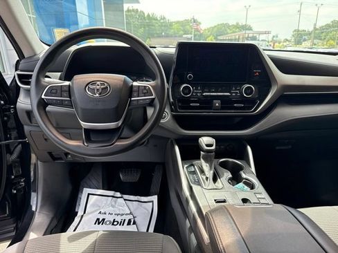 Used 2023 Toyota Highlander L FWD image 21