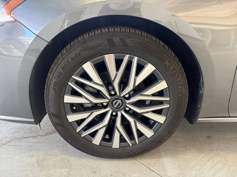 Used 2025 Nissan Altima 2.5 SV FWD image 31
