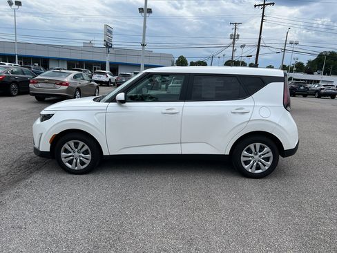 Used 2023 Kia Soul LX FWD image 8