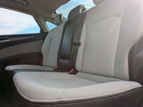 Used 2019 Ford Fusion SE w/ Equipment Group 151A FWD image 12