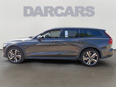 Used 2025 Volvo V60 B5 Cross Country Plus AWD/4WD image 4