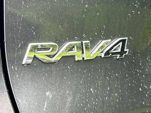 Used 2021 Toyota RAV4 XLE AWD/4WD image 11