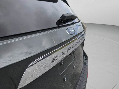 Used 2023 Ford Explorer XLT w/ Equipment Group 202A RWD image 39