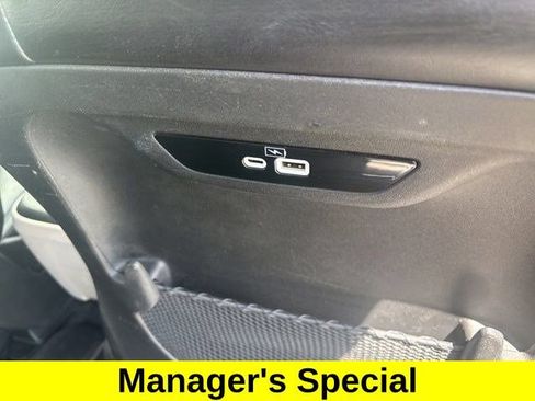 Used 2023 Chrysler Pacifica Touring-L FWD image 38