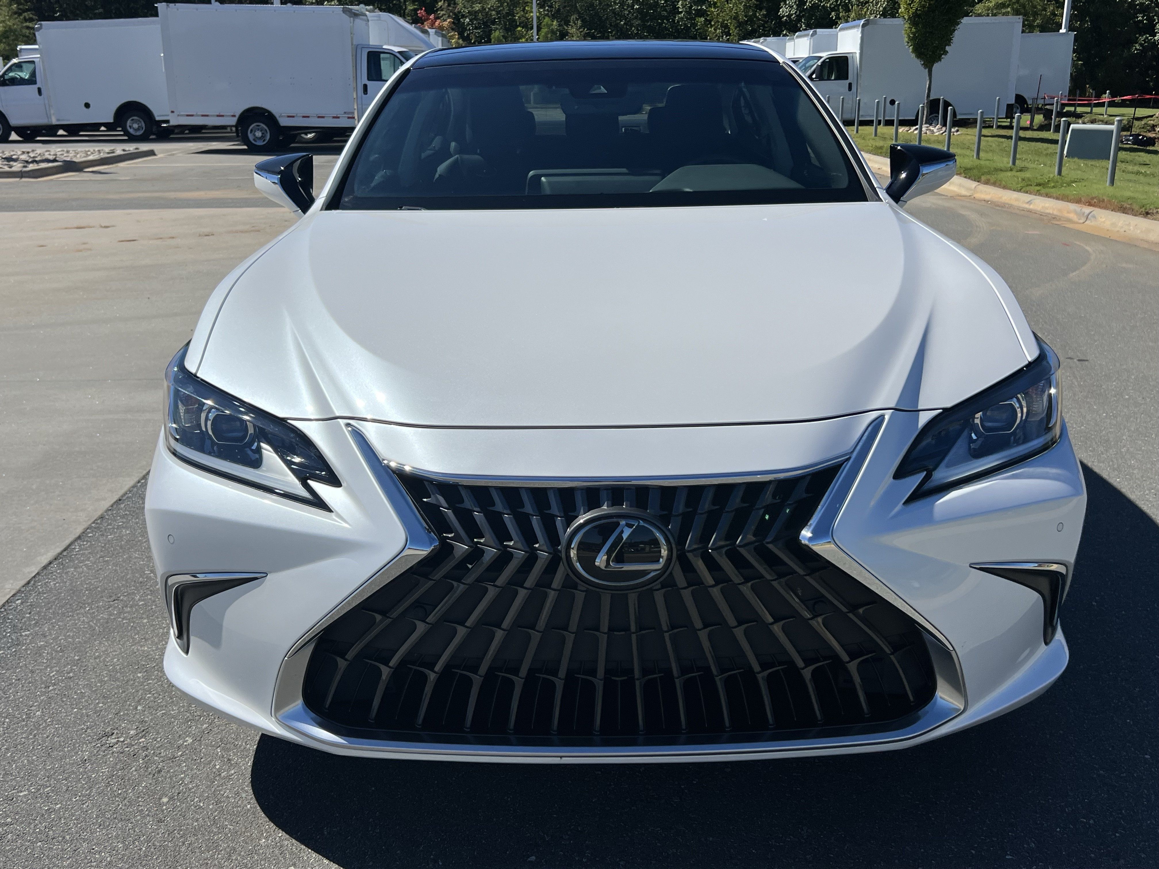 Used 2024 Lexus ES 350 w/ Premium Package FWD image 4