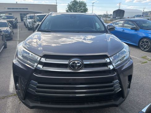 Used 2019 Toyota Highlander XLE AWD/4WD image 6