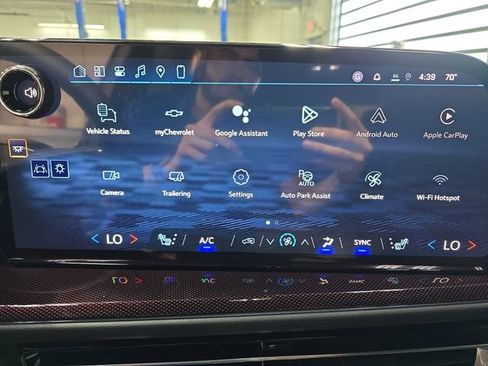 New 2026 Chevrolet Traverse Z71 w/ Enhanced Driving Package AWD/4WD image 24