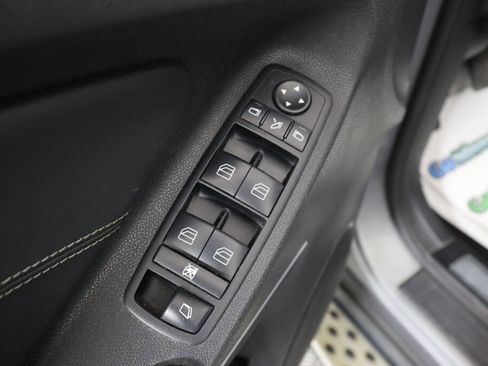 Used 2011 Mercedes-Benz GL 450 4MATIC image 32