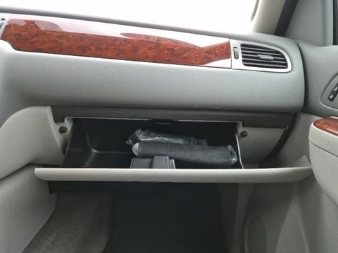 Used 2013 Chevrolet Avalanche LTZ image 25