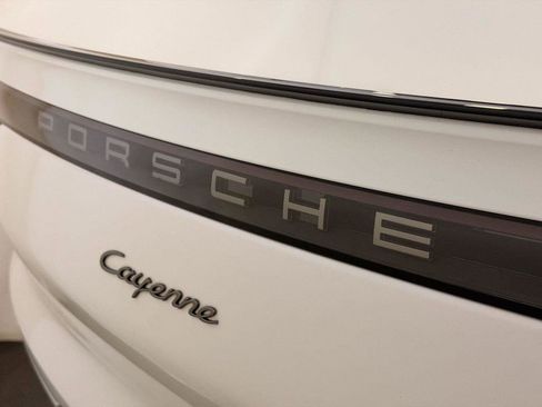Used 2023 Porsche Cayenne Platinum Edition AWD/4WD image 24