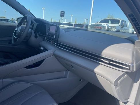 Used 2022 Hyundai Elantra SEL image 28
