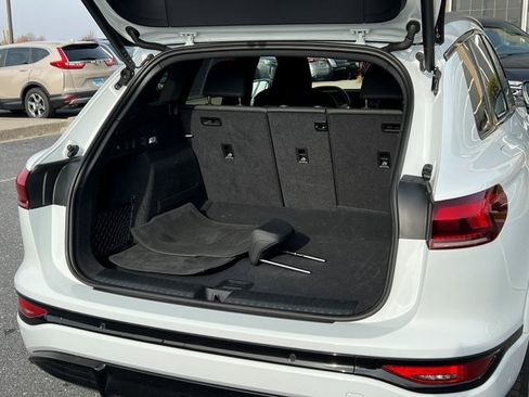 Certified 2025 Audi SQ6 e-tron Prestige w/ Black Optic Package image 17