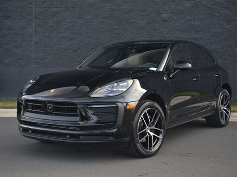 Certified 2025 Porsche Macan image 42