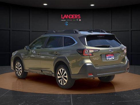 Used 2025 Subaru Outback Premium AWD/4WD image 2
