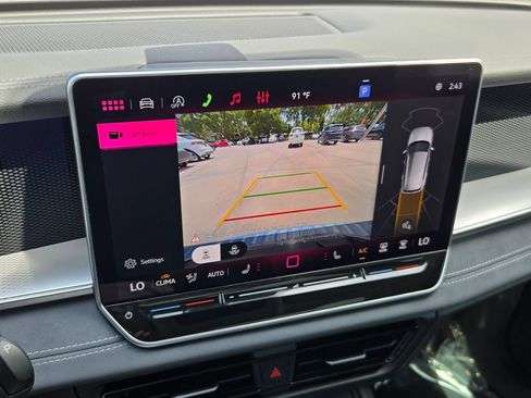 Certified 2026 Volkswagen Tiguan SE w/ Panoramic Sunroof Package FWD image 19