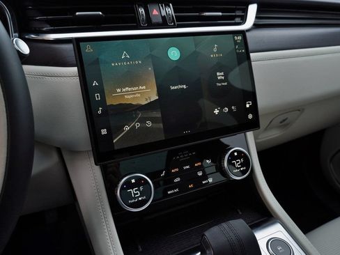 Used 2025 Jaguar F-PACE R-Dynamic S AWD/4WD image 19