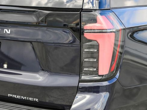 Used 2025 Chevrolet Suburban Premier image 10