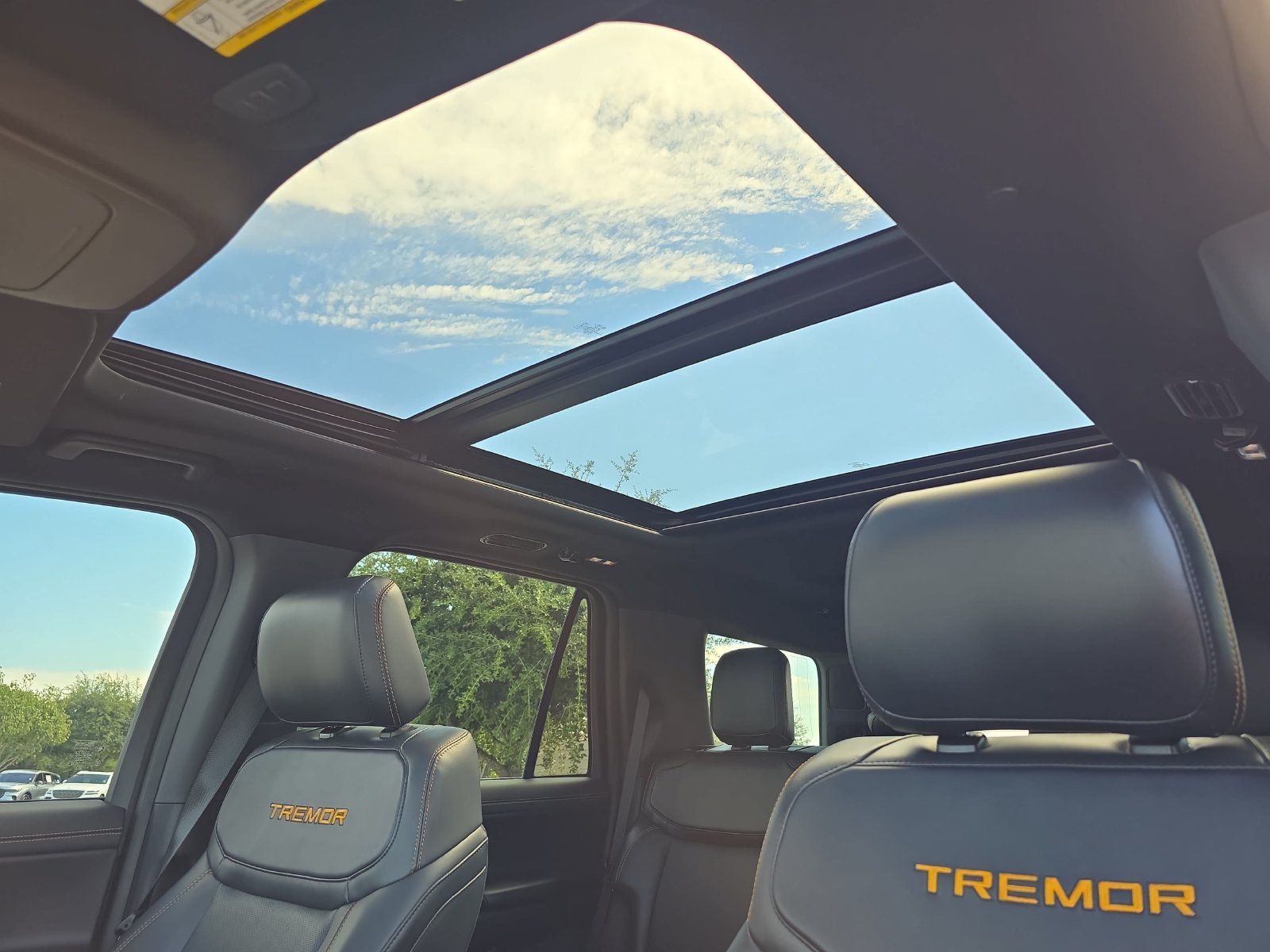 Used 2025 Ford Expedition Tremor AWD/4WD image 27