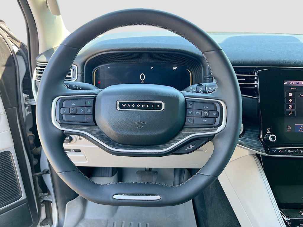 Used 2022 Jeep Wagoneer Series II AWD/4WD image 11