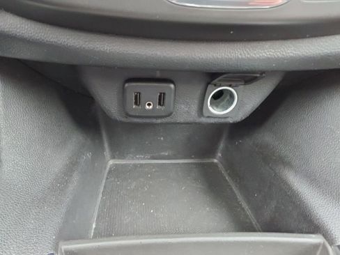 Used 2018 Chevrolet Traverse LT image 16