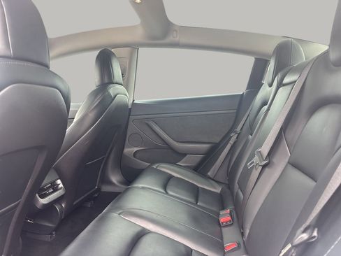 Used 2021 Tesla Model 3 Standard Range Plus image 17