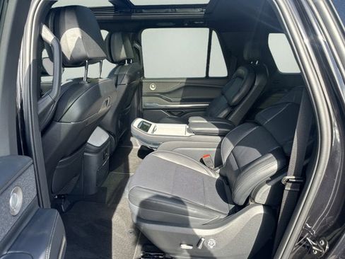 New 2026 Lincoln Navigator L Reserve w/ Jet Appearance Package AWD/4WD image 11