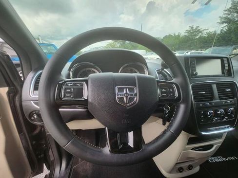 Used 2016 Dodge Grand Caravan SE FWD image 11
