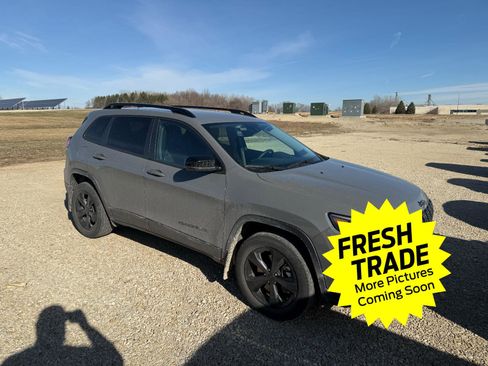 Used 2023 Jeep Cherokee Altitude Lux image 1