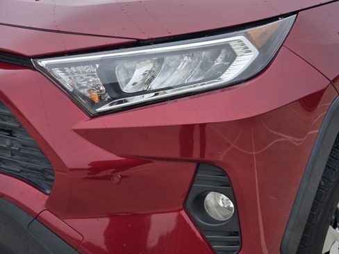 Used 2020 Toyota RAV4 XLE Premium FWD image 28