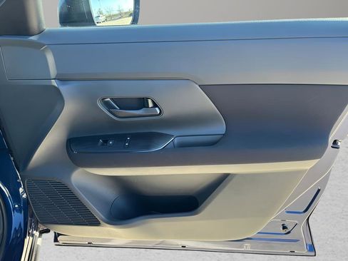 Certified 2025 Nissan Kicks S image 22