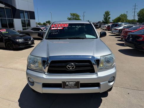 Used 2006 Toyota Tacoma PreRunner RWD image 3
