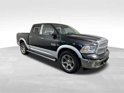 Used 2017 RAM 1500 Laramie w/ Convenience Group AWD/4WD image 8