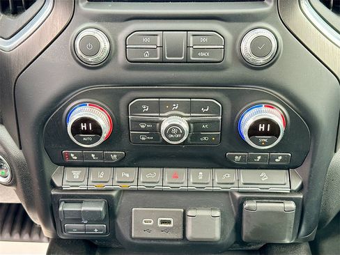 Used 2021 GMC Sierra 2500 AT4 w/ AT4 Premium Plus Package image 15