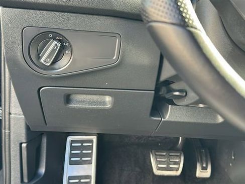 Used 2024 Volkswagen Tiguan SE R-Line image 18