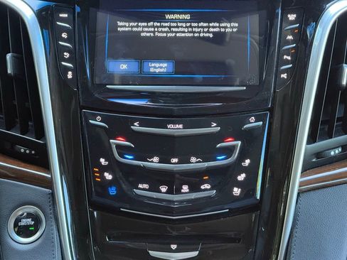 Used 2020 Cadillac Escalade Premium Luxury image 13
