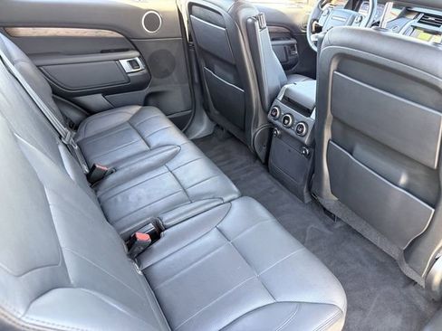 Used 2020 Land Rover Discovery HSE image 23