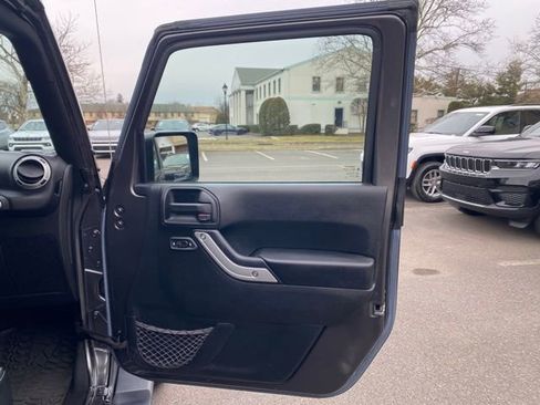 Used 2017 Jeep Wrangler Unlimited Rubicon image 28