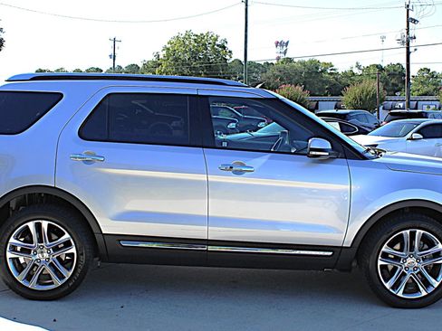 Used 2016 Ford Explorer Limited w/ Equipment Group 301A AWD/4WD image 6