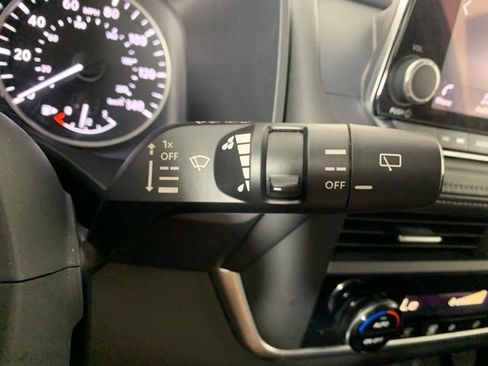 Used 2025 Nissan Rogue SV AWD/4WD image 30