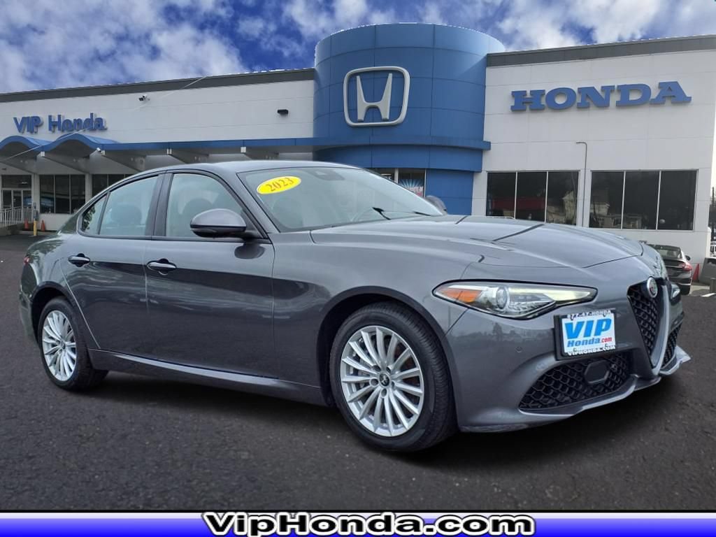 Used 2023 Alfa Romeo Giulia Sprint AWD/4WD image 1