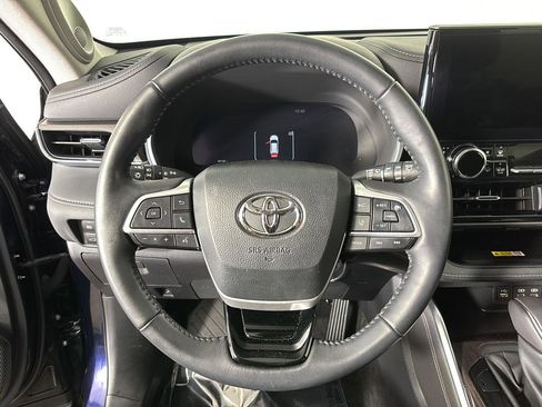 Used 2023 Toyota Highlander Limited image 28