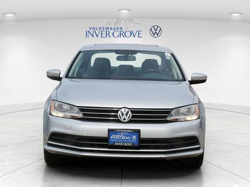 Used 2016 Volkswagen Jetta SE FWD image 2