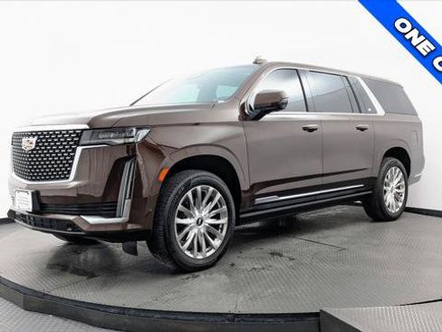 Used 2023 Cadillac Escalade ESV Premium Luxury w/ Performance Package AWD/4WD image 2