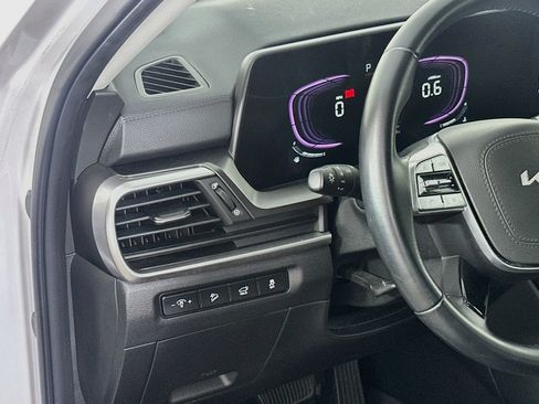 Used 2025 Kia Telluride S FWD image 17
