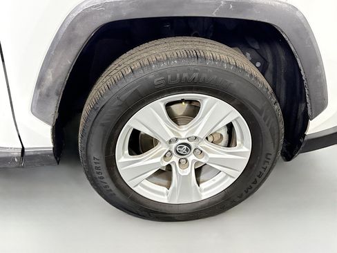 Used 2020 Toyota RAV4 XLE w/ Carpet Mat Package AWD/4WD image 32