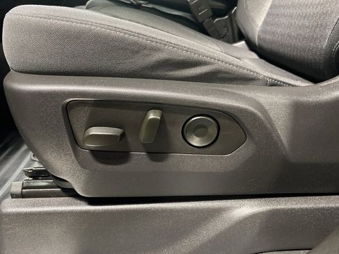 Used 2023 Chevrolet Silverado 1500 LT image 20