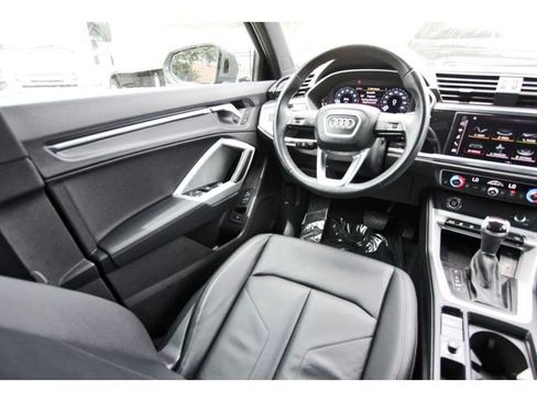 Used 2024 Audi Q3 2.0T Premium Plus w/ Premium Plus Package AWD/4WD image 7