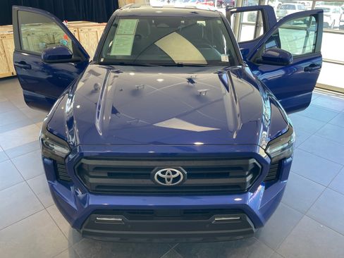 Certified 2025 Toyota Tacoma SR5 AWD/4WD image 23