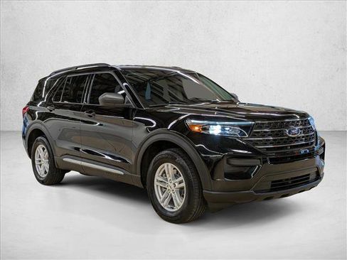 Certified 2023 Ford Explorer XLT AWD/4WD image 3