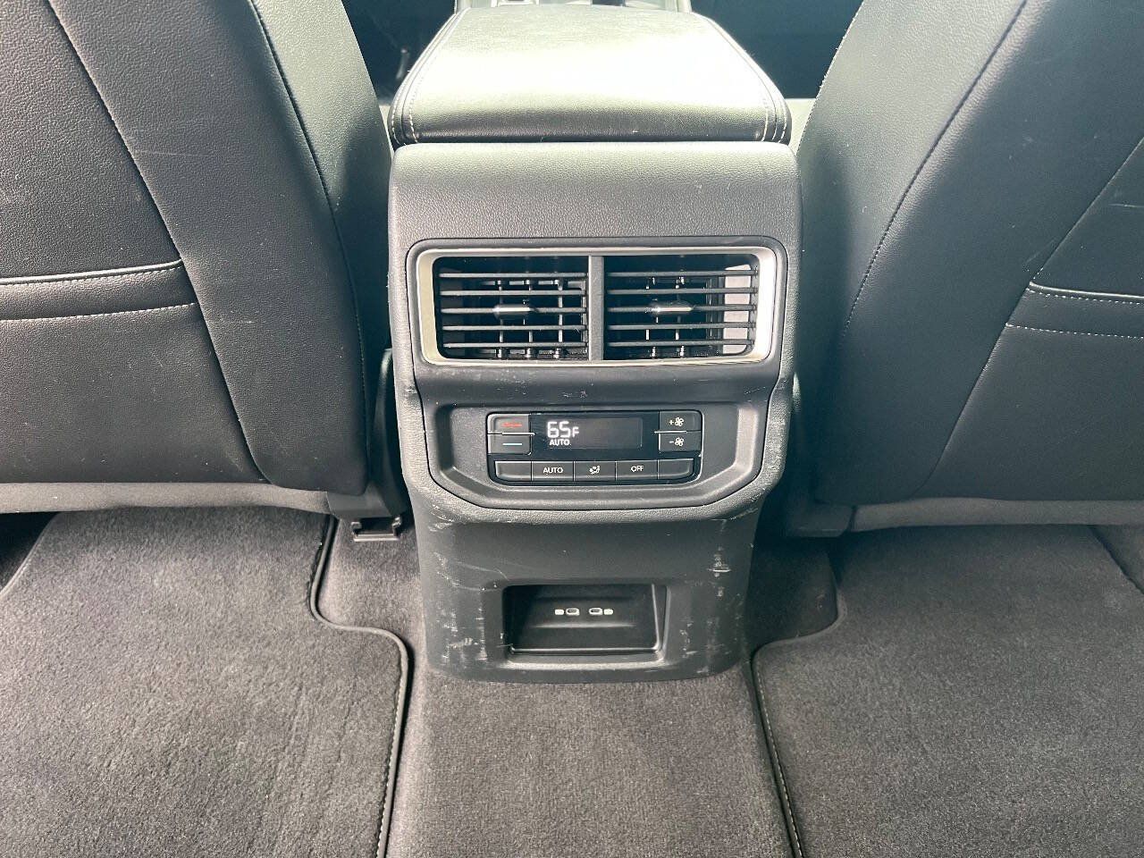 Used 2024 Volkswagen Atlas SE AWD/4WD image 17